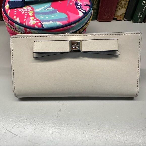 Kate Spade | ivory folding wallet card carrier with zip pocket for travel - Picture 1 of 10
